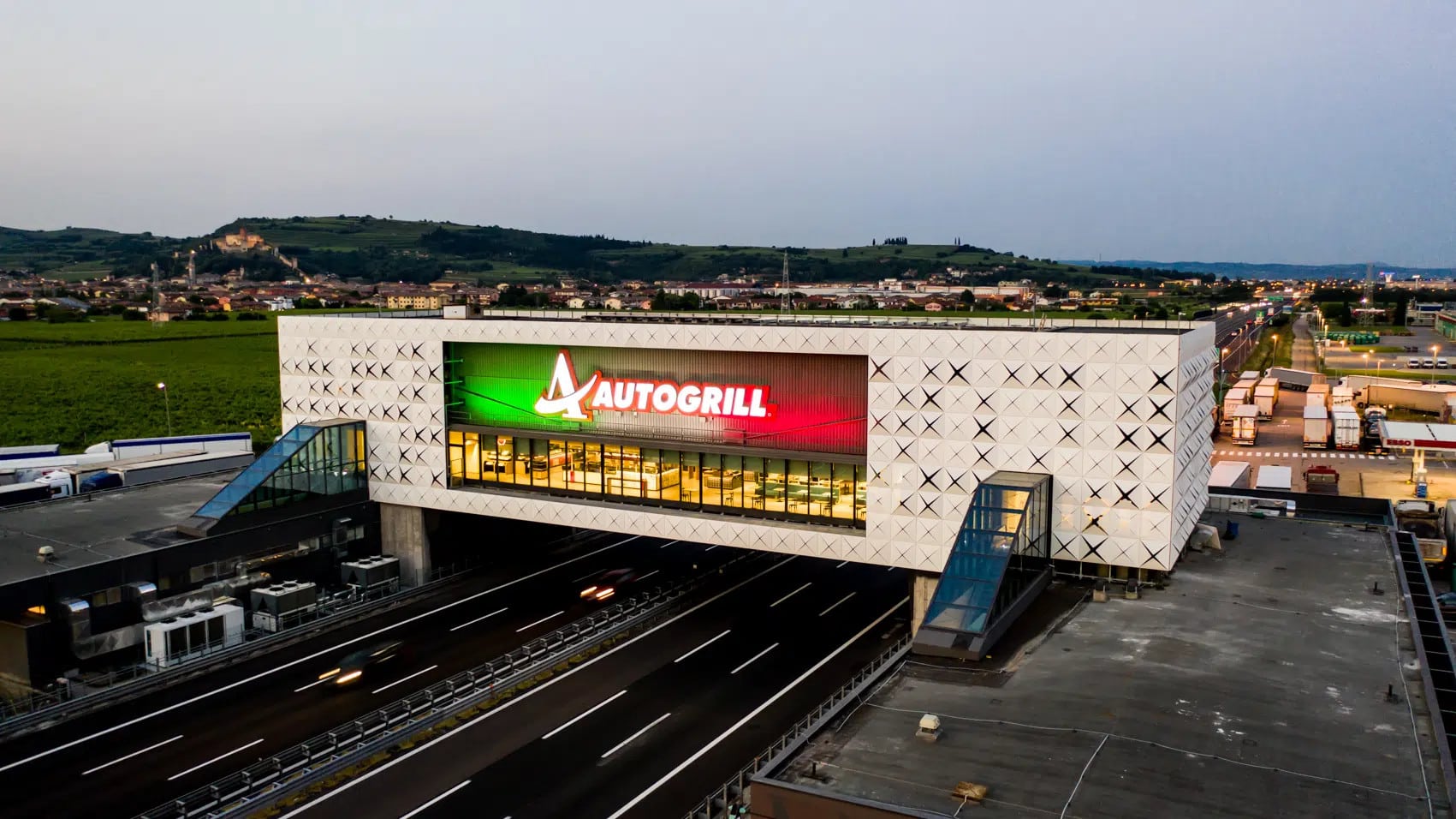 Fusione Autogrill-Dufry, Benetton annuncia la firma dell’accordo strategico: nasce un colosso da 12 miliardi