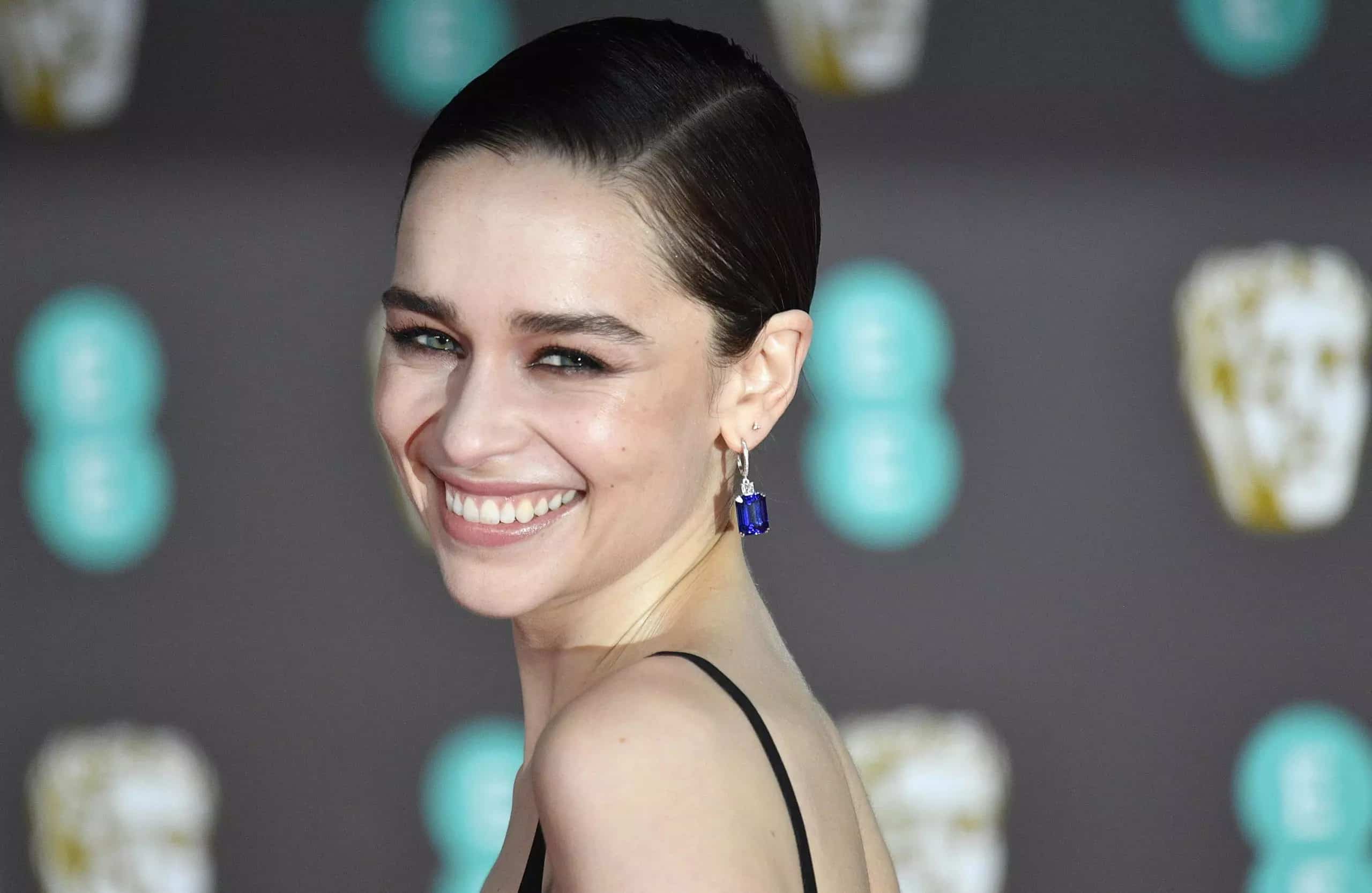 Emilia Clarke colpita da aneurisma cerebrale: quali sono i sintomi della patologia e come si cura