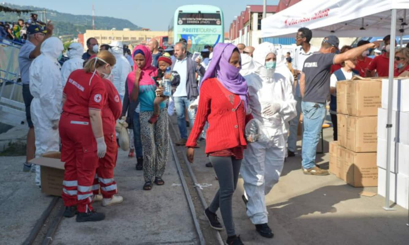 Sfruttamento del lavoro nei centri di accoglienza per migranti: 5 arresti a Palermo