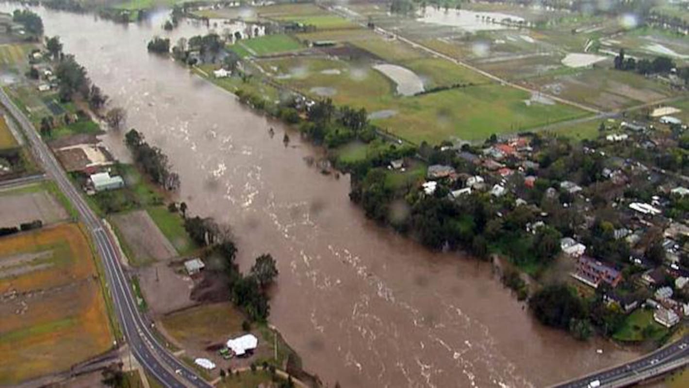 Piogge e inondazioni in Australia, la diga di Warragamba a Sidney ha iniziato a straripare: migliaia di abitanti evacuati