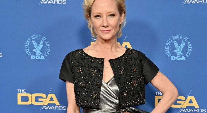 Incidente stradale per Anne Heche, l’attrice è cerebralmente morta. Chi era la star americana? Età, film, marito e figli