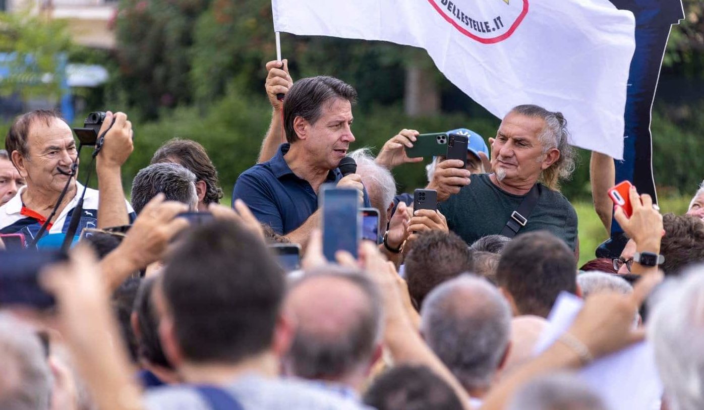 Ogni piazza un bagno di folla La rimonta di Conte toglie il sonno a Letta e al Pd che ora si mangiano i gomiti per aver smantellato l'alleanza giallorossa - Vimarsana News