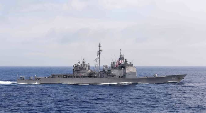 Taiwan, gli Usa annunciano l’ingresso di navi da guerra nello Stretto. L’esercito cinese proclama lo stato di massima allerta