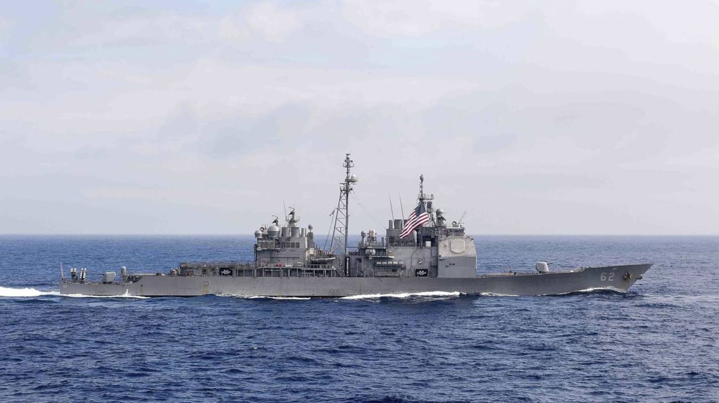 Taiwan, gli Usa annunciano l’ingresso di navi da guerra nello Stretto. L’esercito cinese proclama lo stato di massima allerta