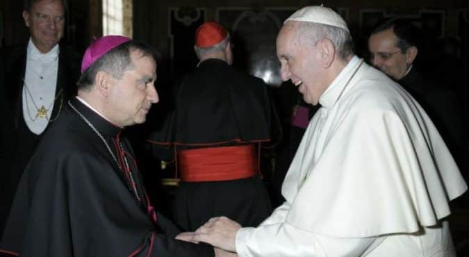 Vaticano, Cardinale Becciu verso il reintegro: il papa l’ha chiamato per invitarlo al Concistoro