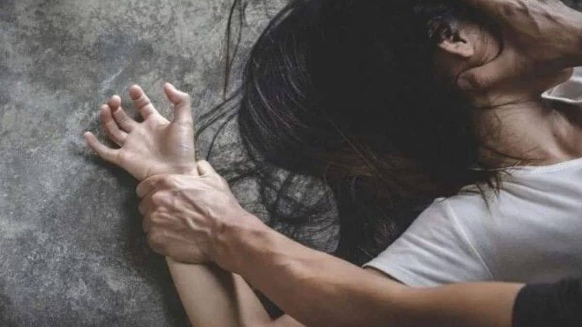 Stupro di Piacenza, la vittima della violenza è disperata perché riconosciuta nel filmato. Aperta un’inchiesta su chi ha pubblicato il video