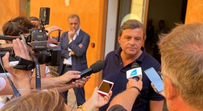 Calenda chiede lo stop della campagna elettorale per intervenire sull’emergenza gas ma sbarca su TikTok per parlare di politica
