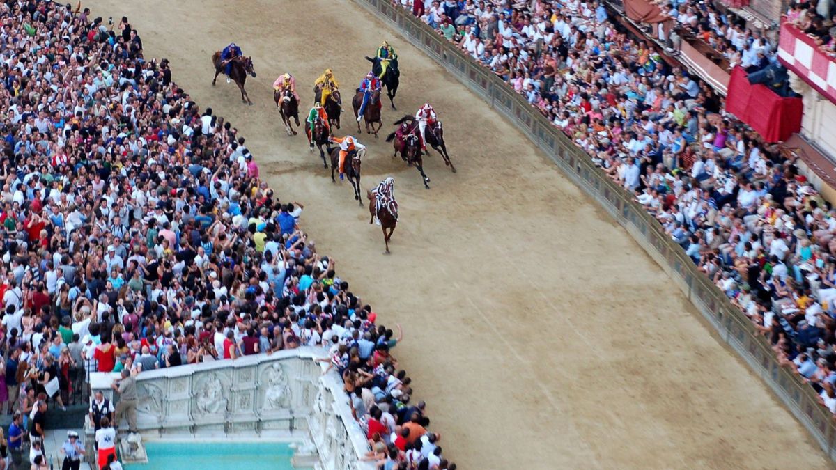 Palio di Siena, 17 agosto 2022: orario e diretta tv dopo il rinvio per maltempo