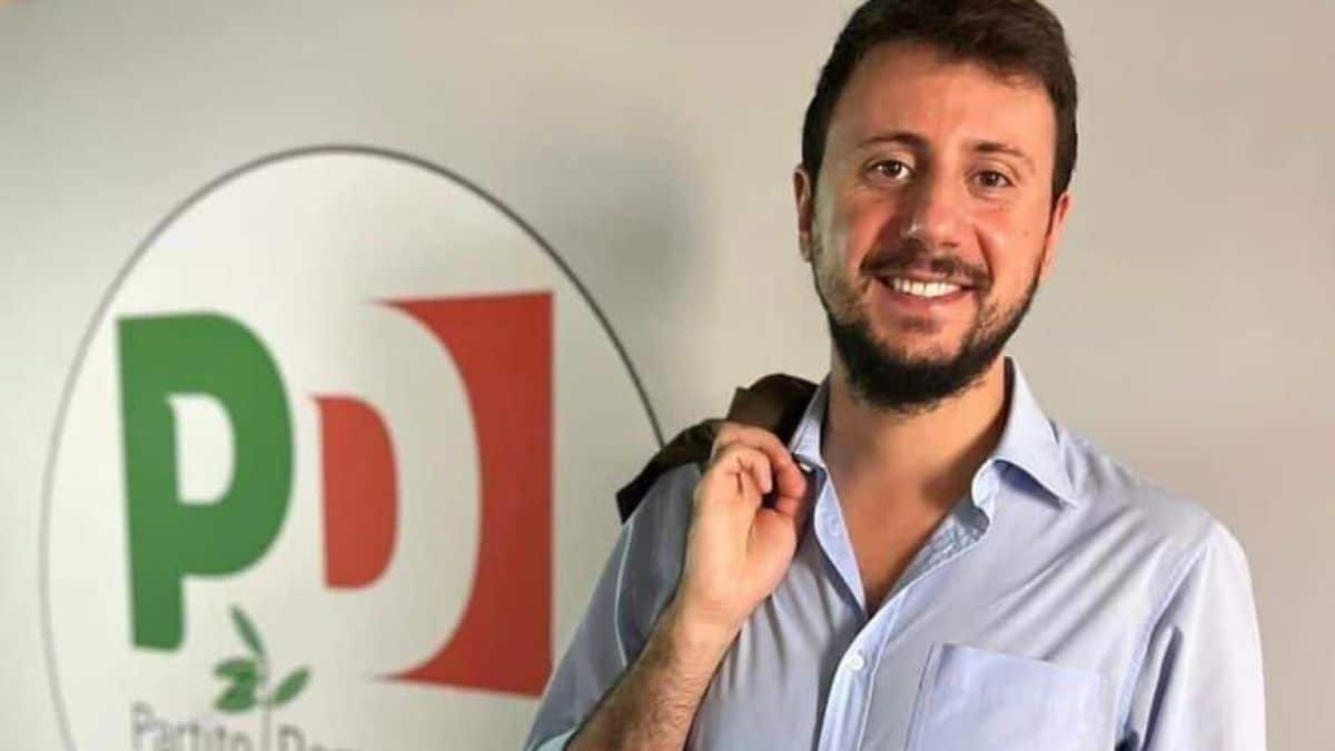 Il candidato del Pd Raffaele La Regina è finto sotto accusa per i post contro Israele. Poi arrivano le sue scuse e le parole di Letta