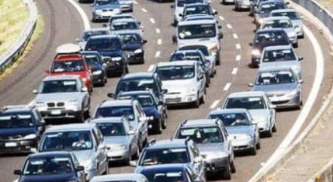 Autostrade, traffico da bollino nero in Italia nel primo weekend di agosto. In aumento anche le temperature