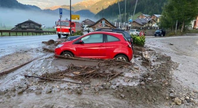 Maltempo nel Trentino, forti piogge e frane: in val di Fassa strade chiuse ed evacuati 150 persone da case ed alberghi