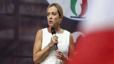 Giorgia Meloni difende la fiamma nel simbolo e il Presidenzialismo. Letta risponde con un video in 3 lingue alla leader di FdI