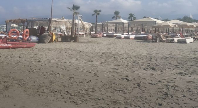 Tromba d’aria sul Twiga di Briatore e Santanchè: puniti i negazionisti dei cambiamenti climatici