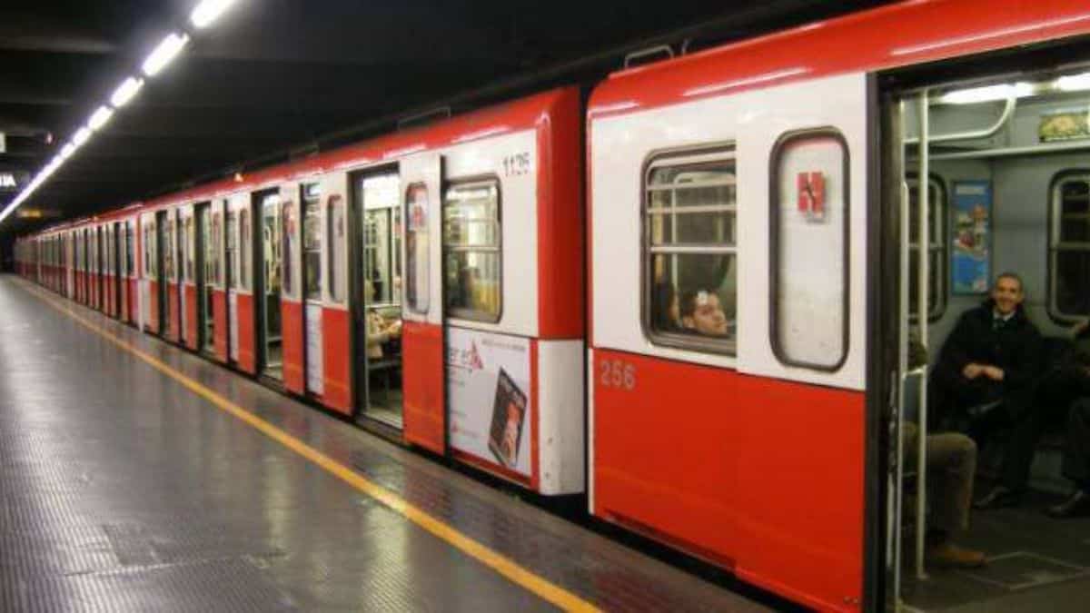 Milano, biglietti Atm: aumentano i prezzi per bus e metrò. Il Comune protesta