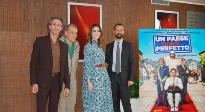 Un paese quasi perfetto: trama, cast, curiosità e location del film con Fabio Volo e Miriam Leone