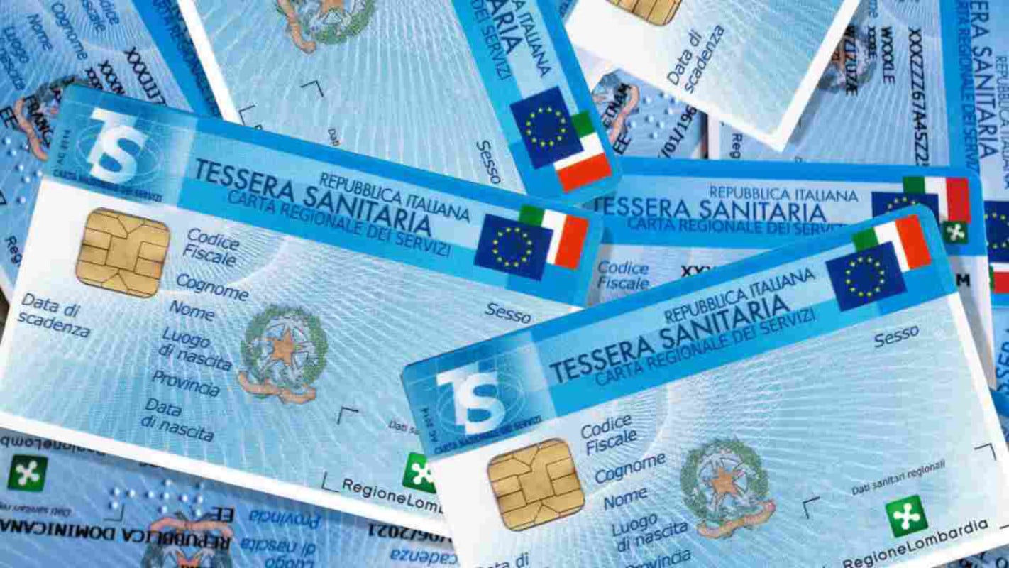 Tessera sanitaria senza chip, via libera del ministero per carenza di semiconduttori: cosa significa e cosa cambia