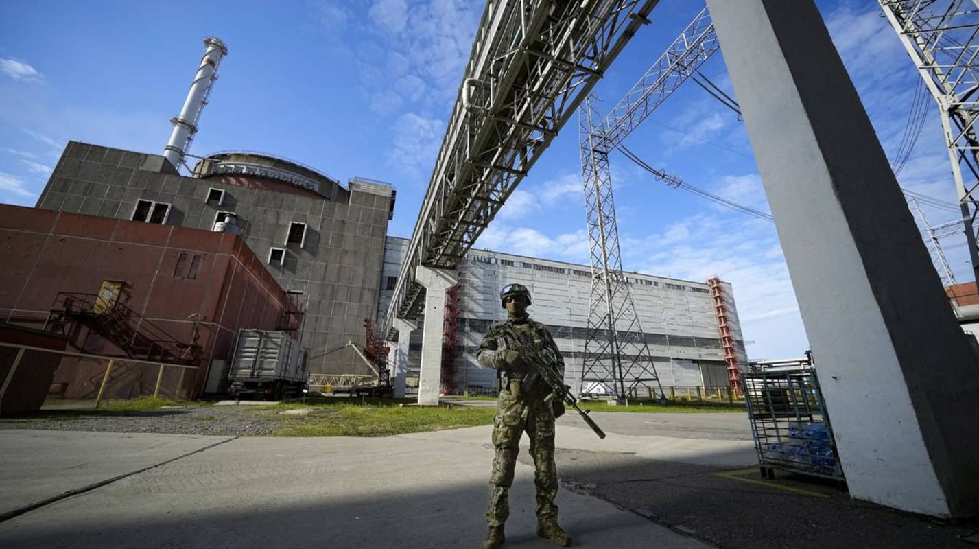 Ucraina, i russi sono pronti a fermare la centrale nucleare di Zaporizhzhia: “Impossibile smilitarizzare il sito”