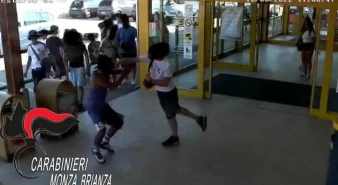 Ragazzo di 15 anni accoltellato a Busnago per uno sguardo “di troppo”: arrestato un 27enne