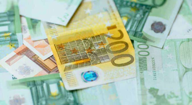 Decreto Aiuti bis, bonus 200 euro in arrivo per 3 milioni di partite Iva e per i docenti esclusi