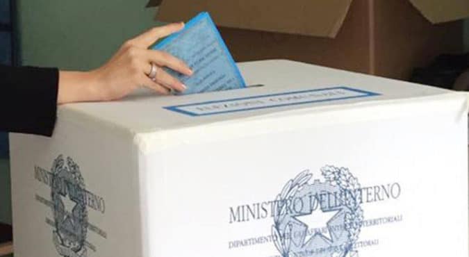 Elezioni politiche 2022, voto italiani temporaneamente all’estero: quali sono le regole e come votare