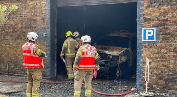 Incendio a Londra tra la stazione di London Bridge e Union Street: treni bloccati ed edifici evacuati