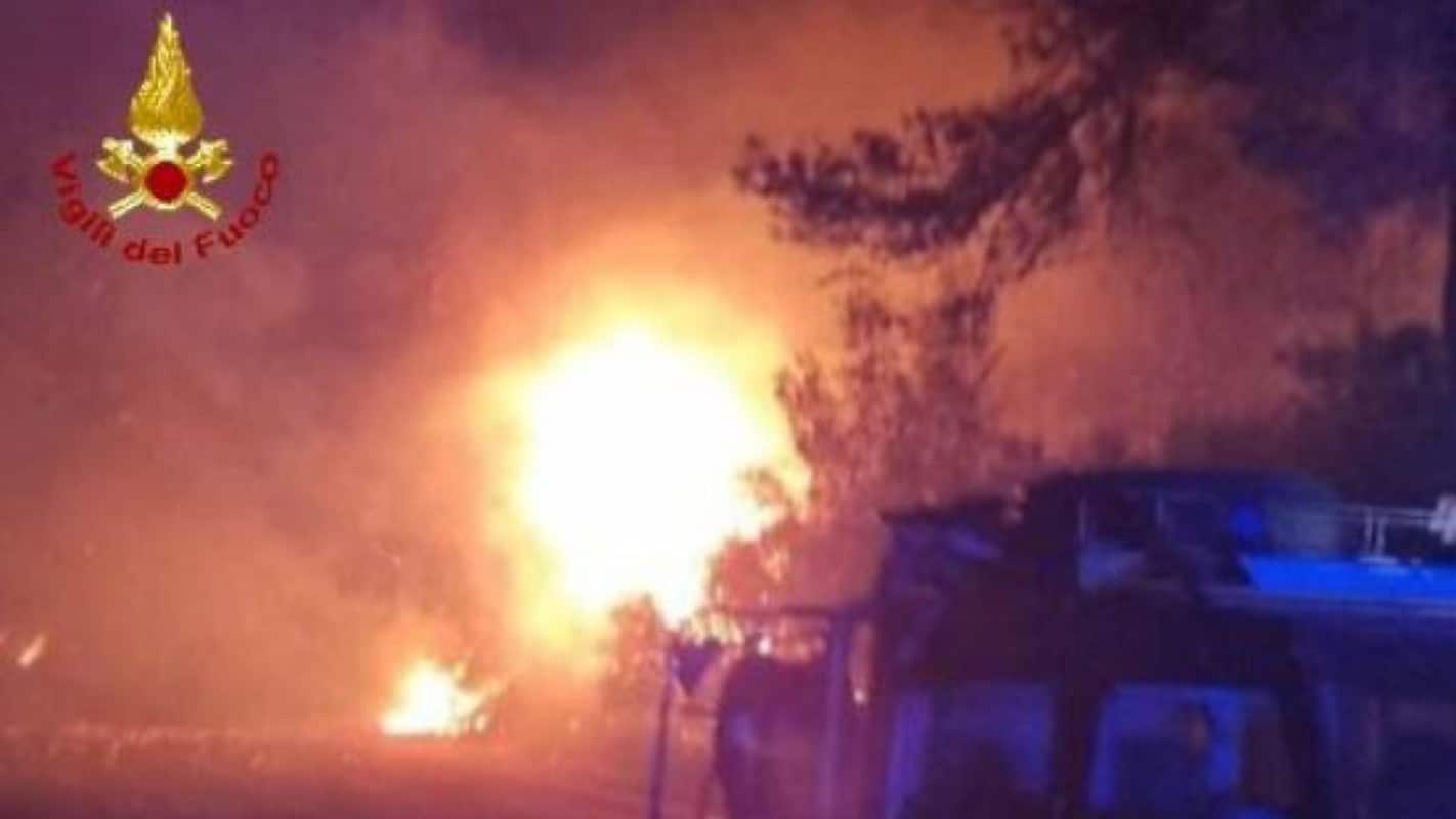 Incendio nel Savonese, fiamme ad Albenga, Arnasco e Villanova: decine di sfollati e case bruciate