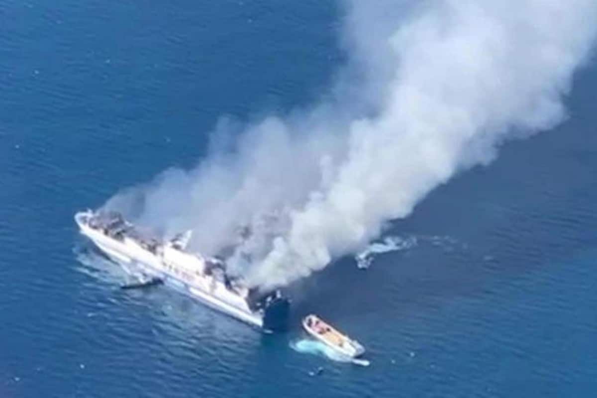 Svezia, traghetto prende fuoco al largo della costa con a bordo 300 persone