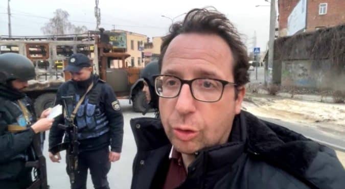 Guerra in Ucraina, il giornalista italiano freelance Mattia Sorbi ferito a Kherson e operato in un ospedale gestito dai russi: l’annuncio su Facebook
