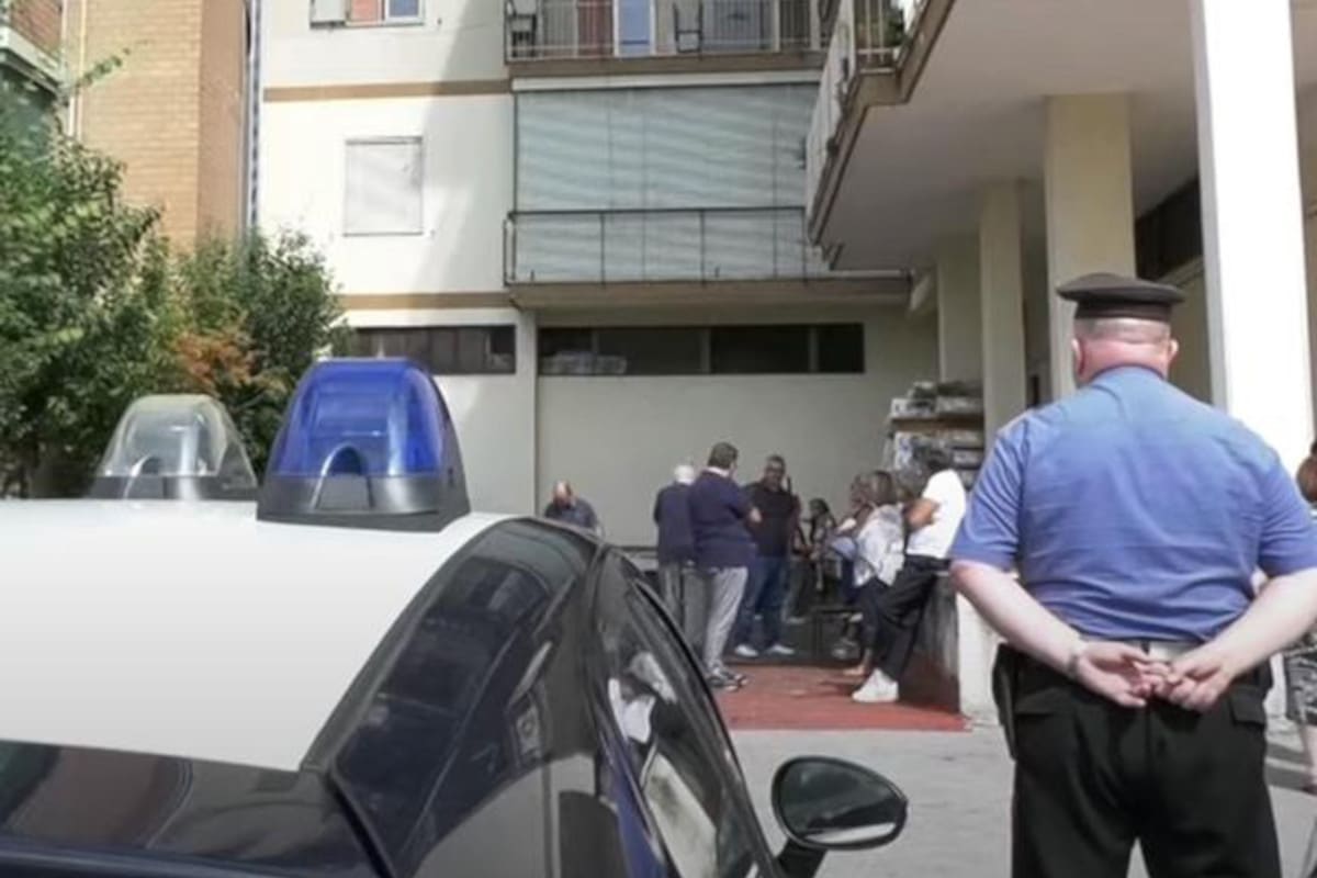 Suicida a 13 anni, Alessandro si lancia dal balcone a Gragnano: tra gli indagati anche l’ex fidanzatina che guidava i cyberbulli