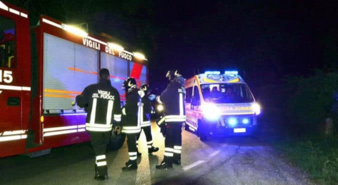 Incidente stradale ad Avellino, auto si schianta contro un muro: morte Alessandra Taddeo e Roberta Iuliano. Altre due ragazze sono rimaste ferite