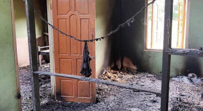 Orrore in Myanmar. Un raid aereo delle forze governative colpisce un asilo e causa una carneficina, uccidendo undici bambini