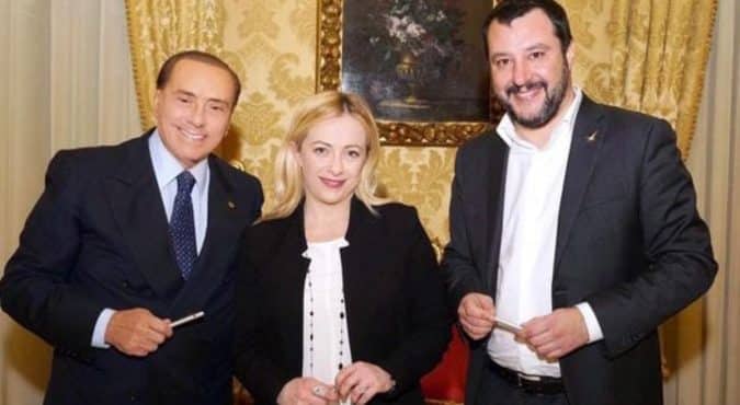 Dopo le parole di Draghi, il centrodestra si divide. Berlusconi è dalla parte del premier sull’Europa mentre FdI e Lega vanno all’attacco