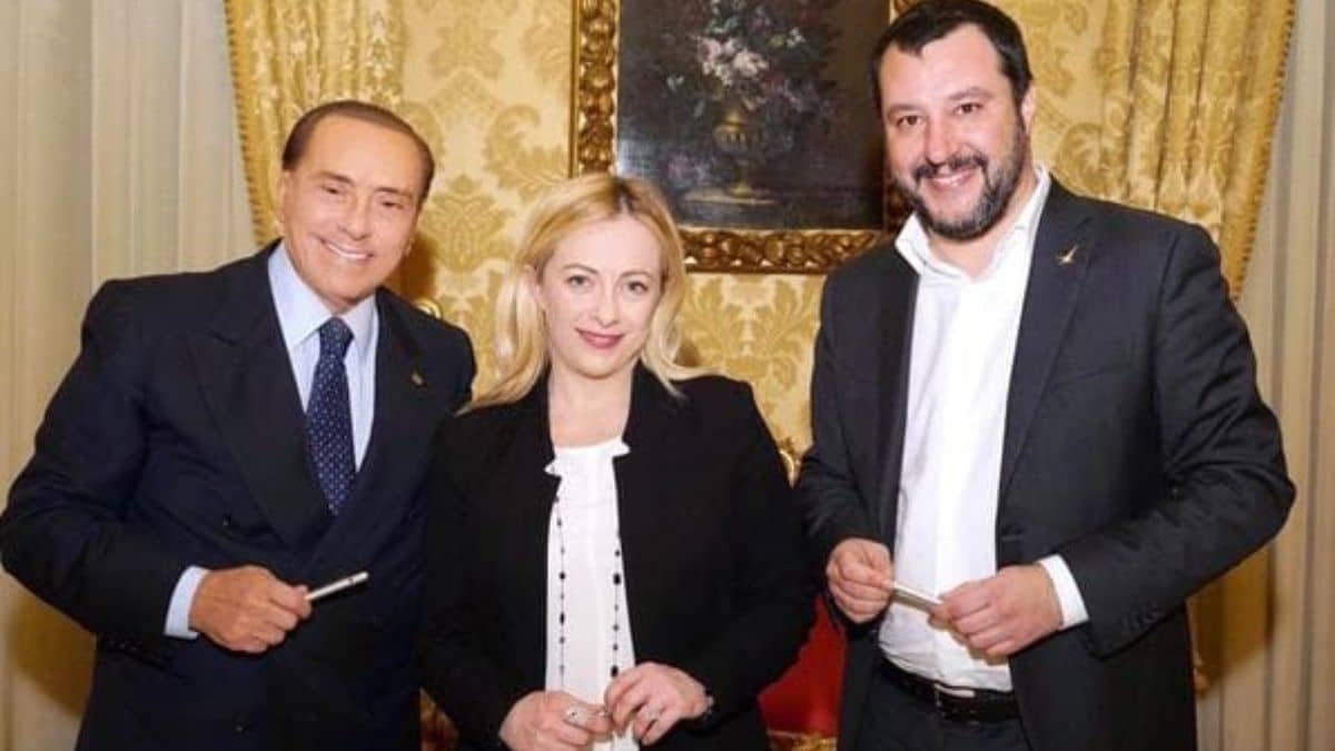 Dopo le parole di Draghi, il centrodestra si divide. Berlusconi è dalla parte del premier sull’Europa mentre FdI e Lega vanno all’attacco