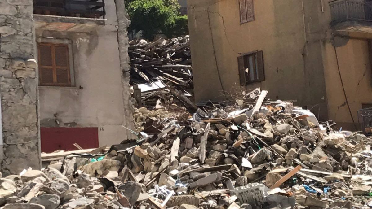 Amatrice, crollo di una palazzina durante il terremoto: assolti gli imputati compreso l’ex sindaco Pirozzi