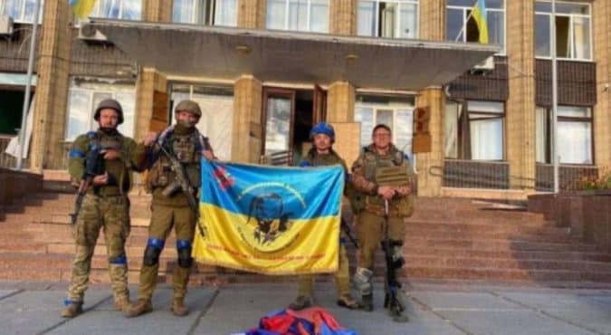 Ucraina, Kupiansk riconquistato e soldati russi messi in fuga: Kiev annuncia la liberazione del territorio