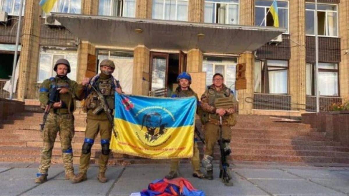Ucraina, Kupiansk riconquistato e soldati russi messi in fuga: Kiev annuncia la liberazione del territorio