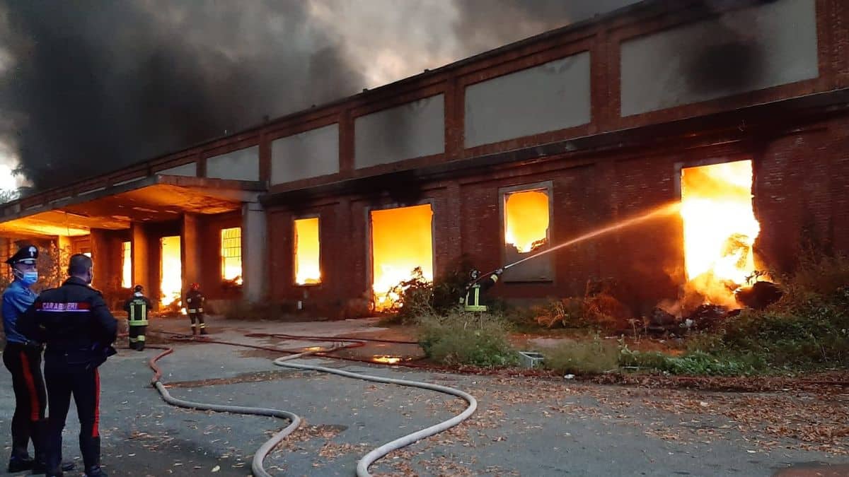 Milano, incendio a San Giuliano: le cause e conseguenze del rogo scoppiato nell’azienda