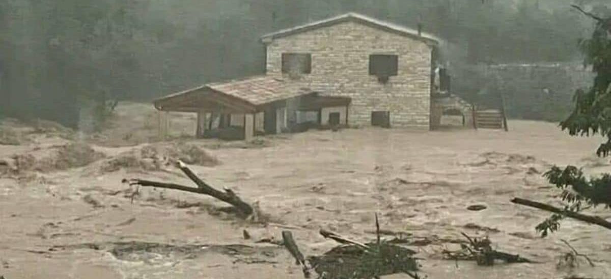 Alluvione nelle Marche, indagate 14 persone per omicidio colposo: “Negligenze e ritardi”