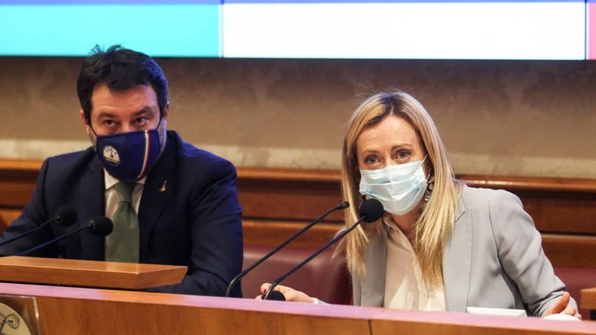 Meloni e Salvini a colloquio in un incontro a Montecitorio. La leader di FdI chiede rispetto della privacy per la figlia minorenne