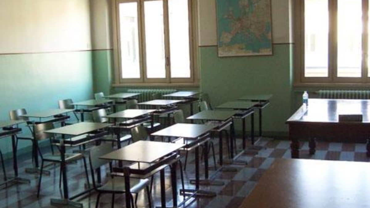 Scuole senza riscaldamento a Roma, l’Associazione presidi denuncia la presenza di decine di aule al gelo. Ma Campidoglio e Città Metropolitana negano