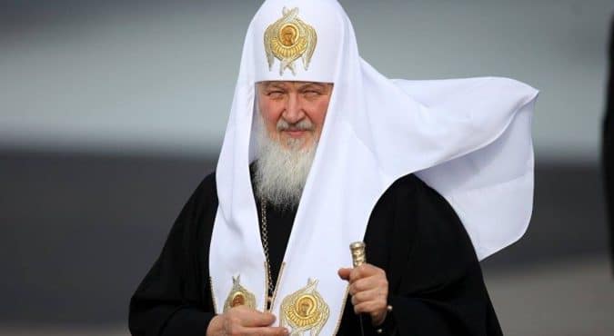 Il patriarca Kirill invita i fedeli russi ad arruolarsi in nome della religione: “Se muori, sarai con Dio”