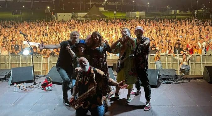 Concerto di Cristina D’Avena, un uomo si denuda e molestia le ragazzine: sconcerto e paura a Ladispoli