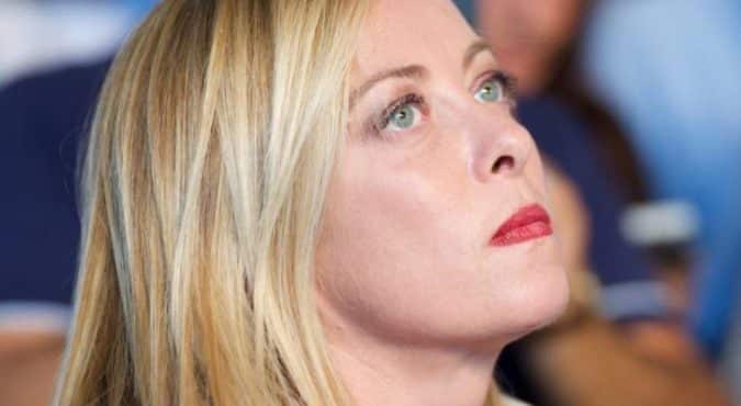 Meloni insultata da Elodie dal Festival di Venezia. Il papà single Luca Trapanese invia una lettera alla leader di Fdi
