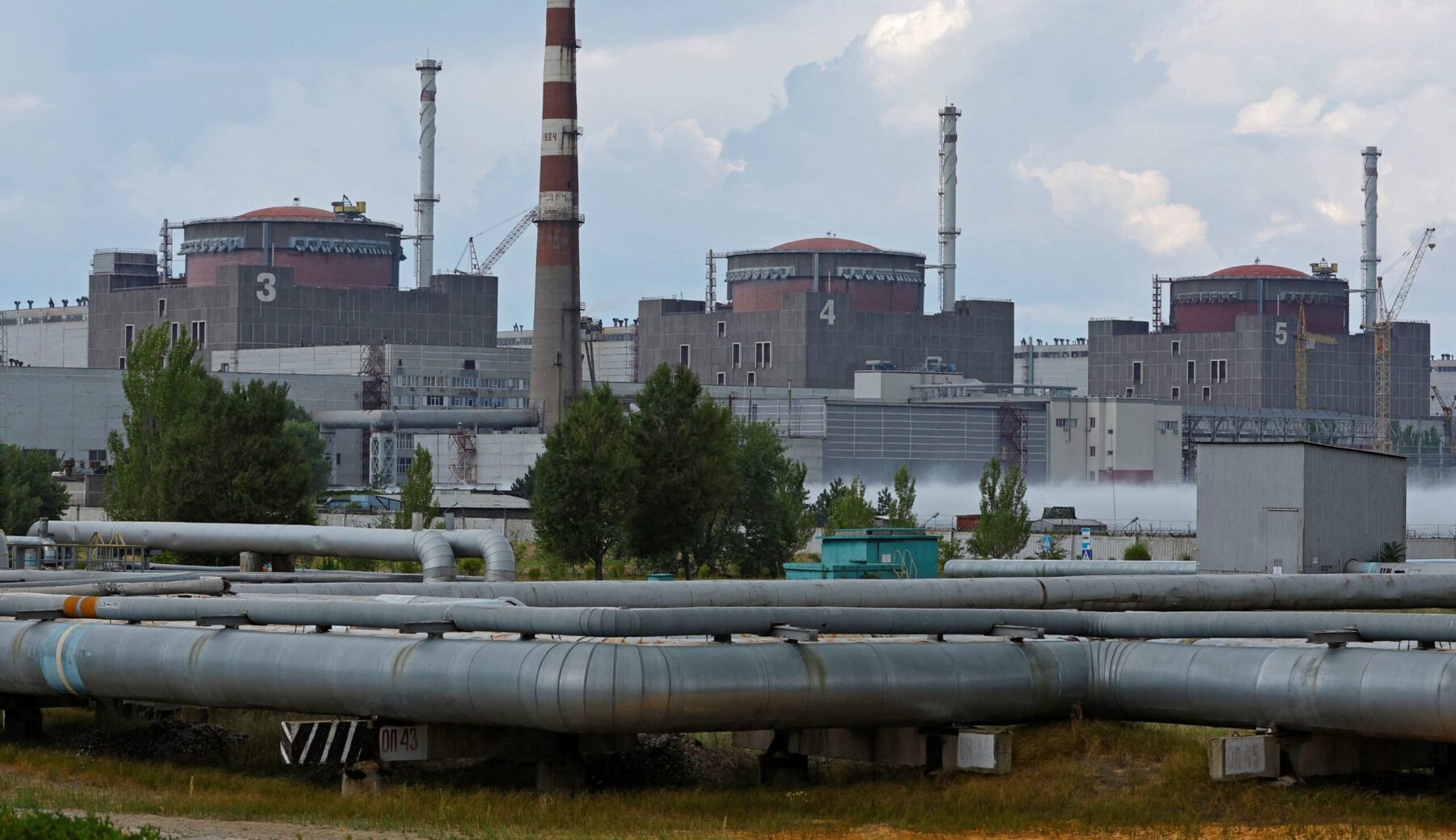 Attacco alla centrale nucleare di Zaporizhzhia, i russi accusano: “È stato un bombardamento ucraino”