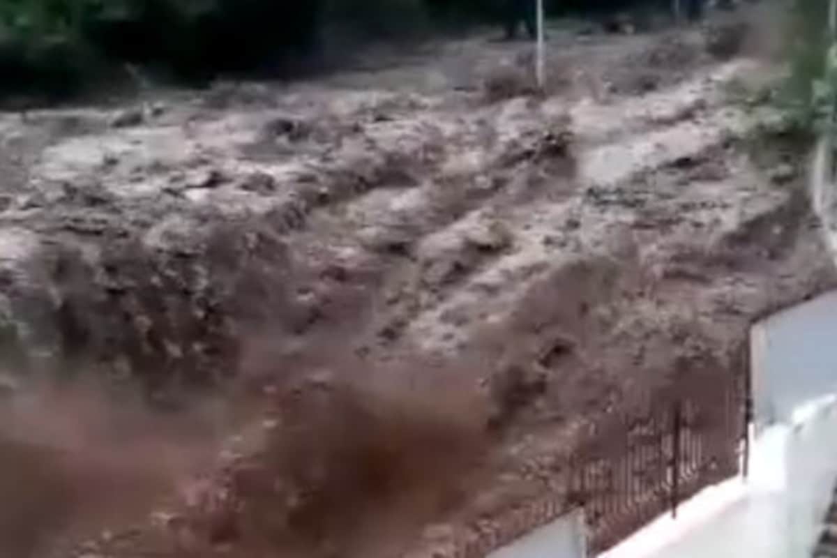 Maltempo nel Lazio, tromba d’aria tra Terracina e Sabaudia e fiume di fango e acqua a Formia: paura tra i cittadini