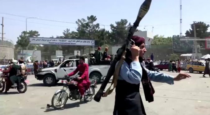 Attentato kamikaze a Kabul davanti all’ambasciata russa: si contano svariate vittime, inclusi alcuni diplomatici