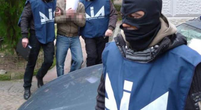 ‘Ndrangheta a Bergamo, sequestrati 6,5 milioni di euro: effettuati 33 arresti per usura, ricettazione e fatture false. Indagato anche un funzionare del Fisco