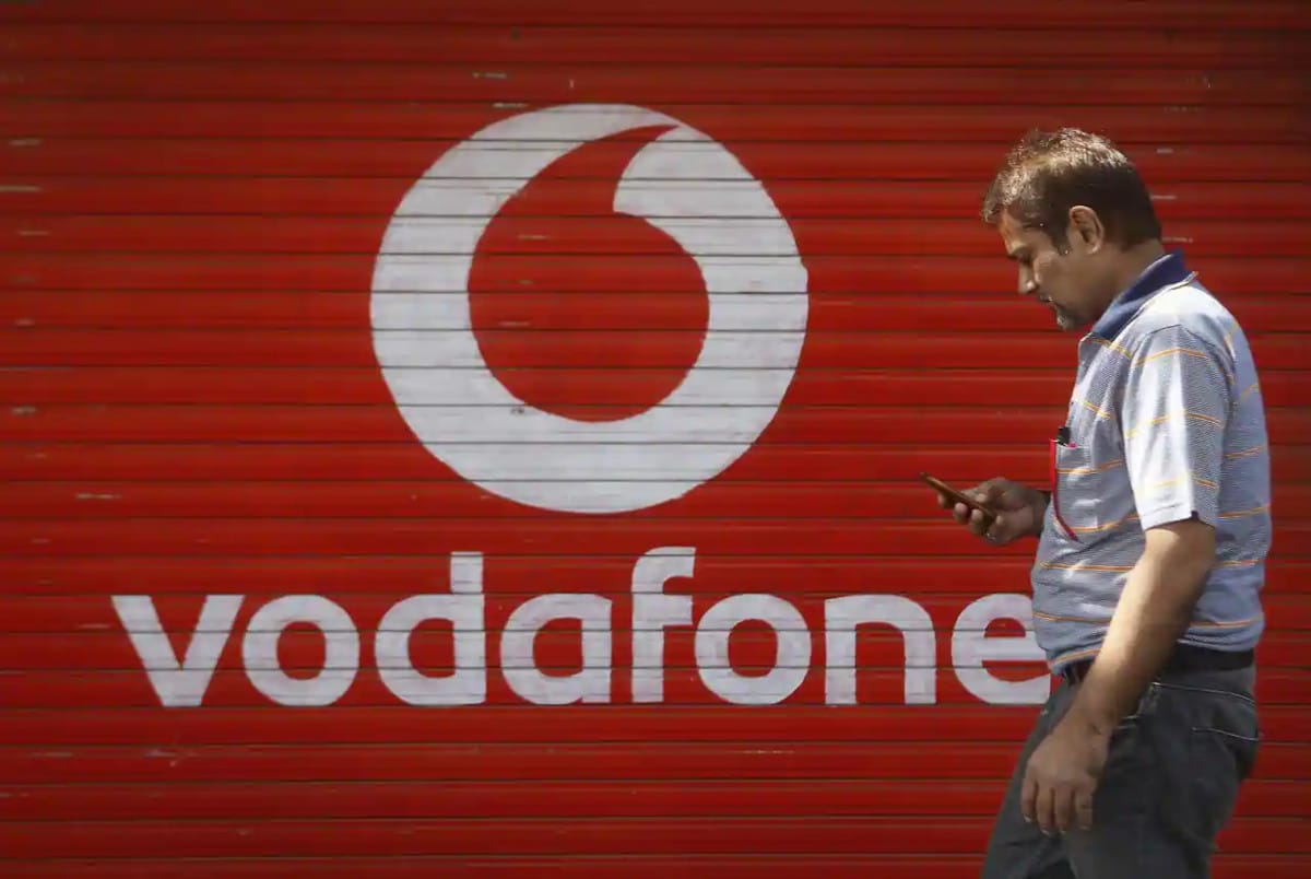 Swisscom pronta a comprare Vodafone Italia: operazione da 8 miliardi