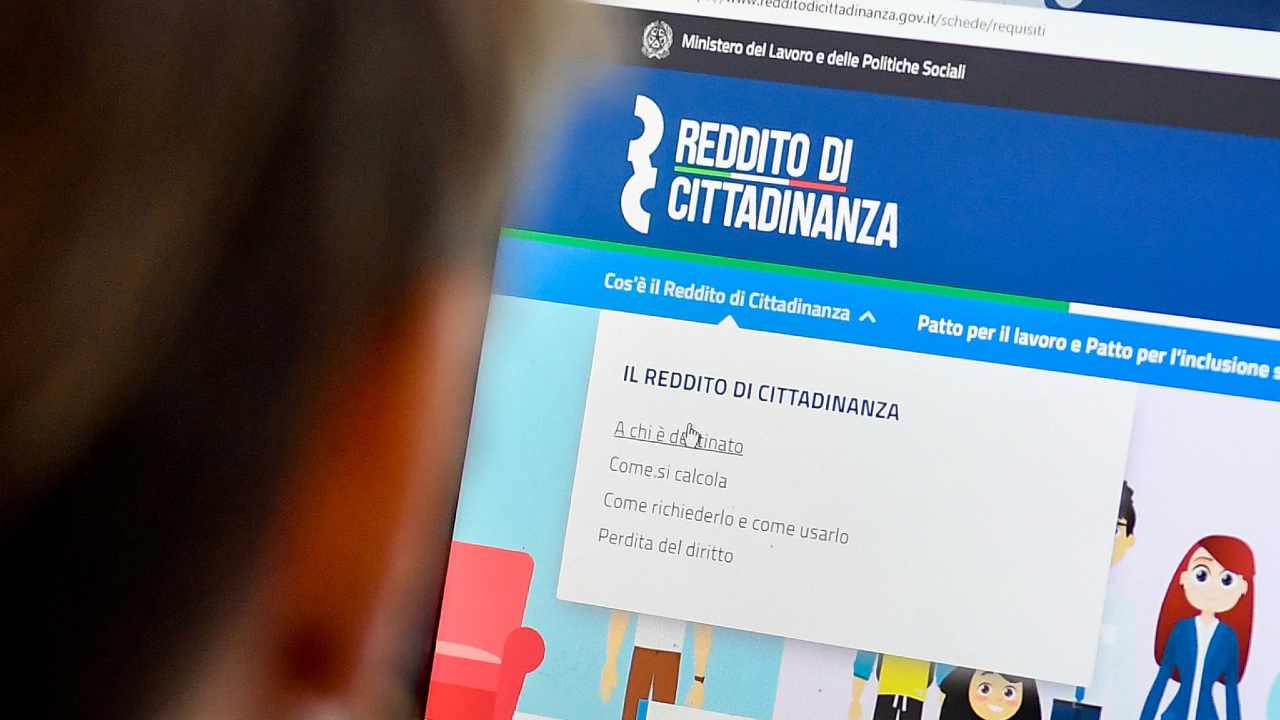 Chi perde il Reddito di cittadinanza già ad agosto: tutti gli esclusi secondo le regole ufficiali