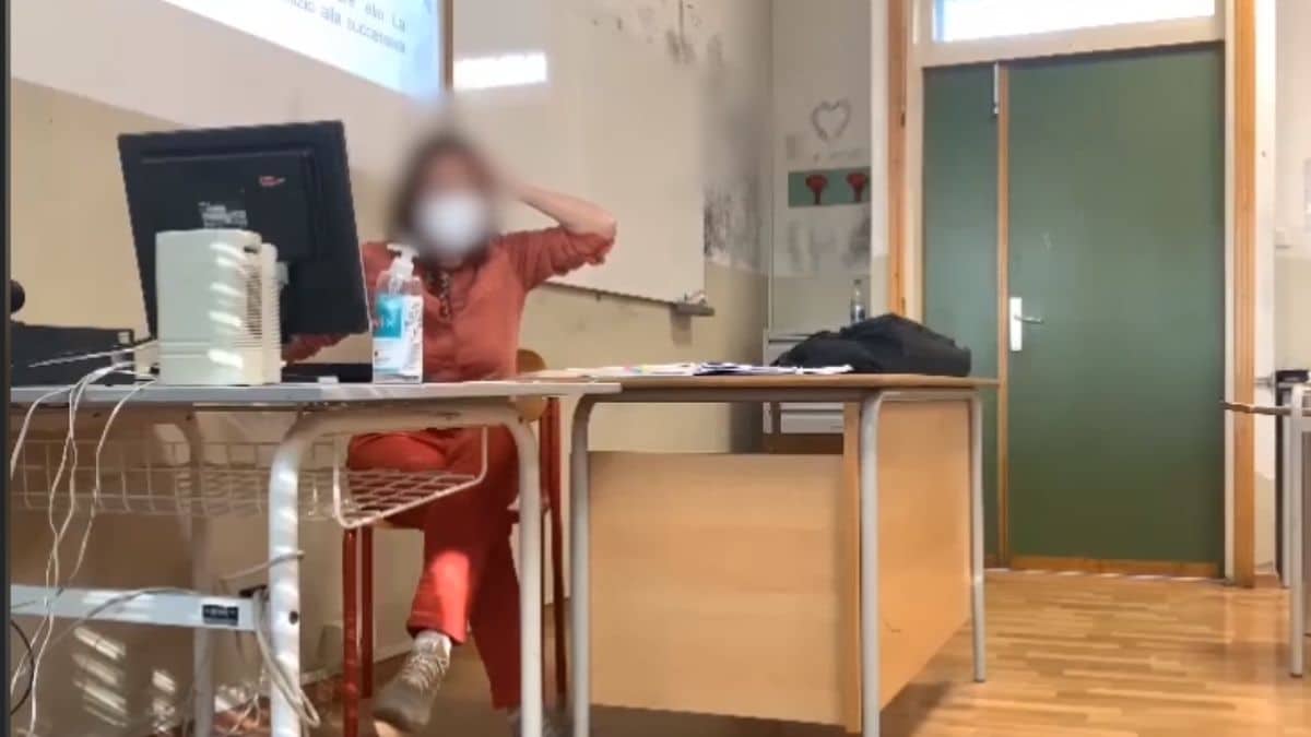 Rovigo, spari in classe con pistola ad aria compressa: uno studente riprende la scena con il cellulare